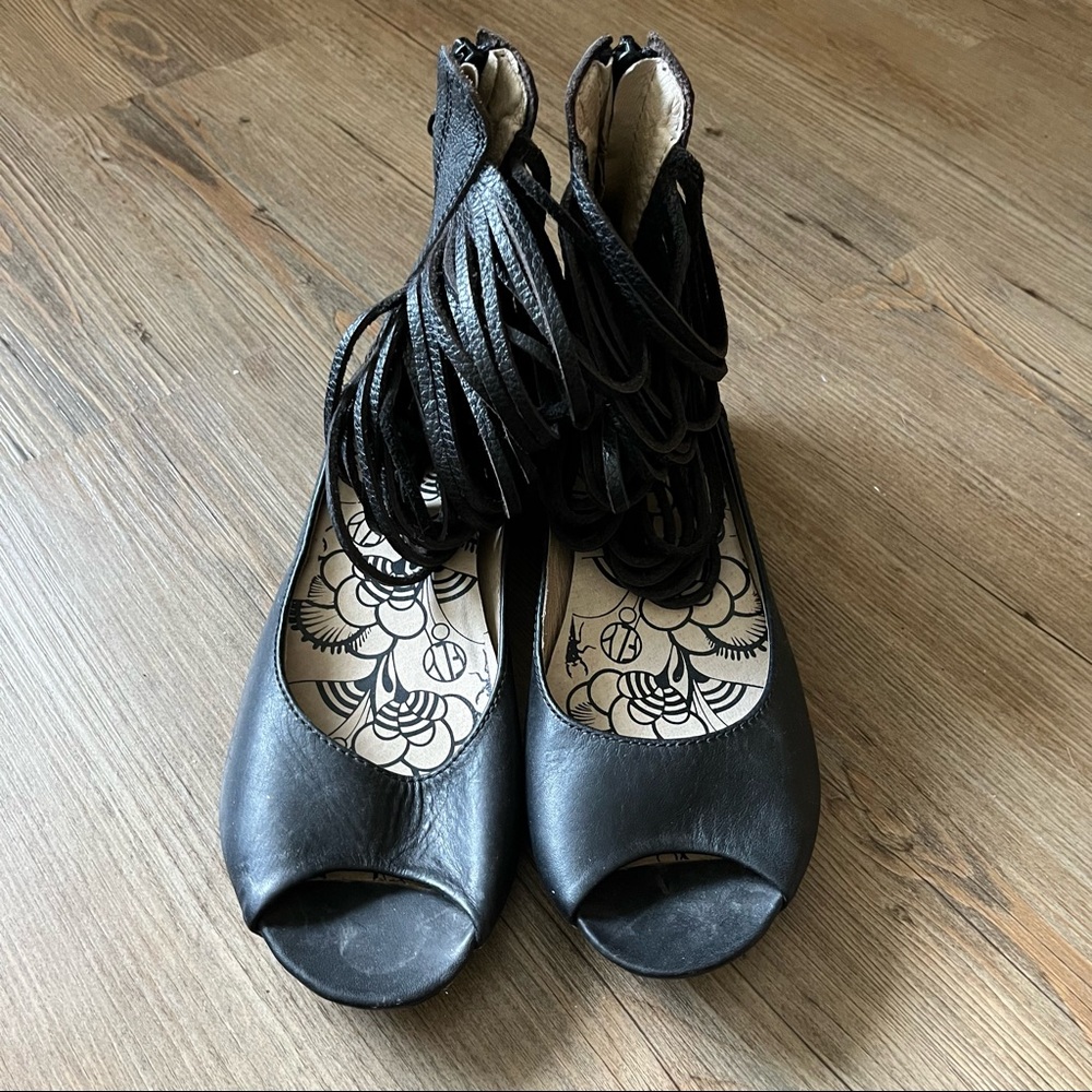 Fly London Leather Flats Shoes Tassels Straps Black Size 39 EU 9US
